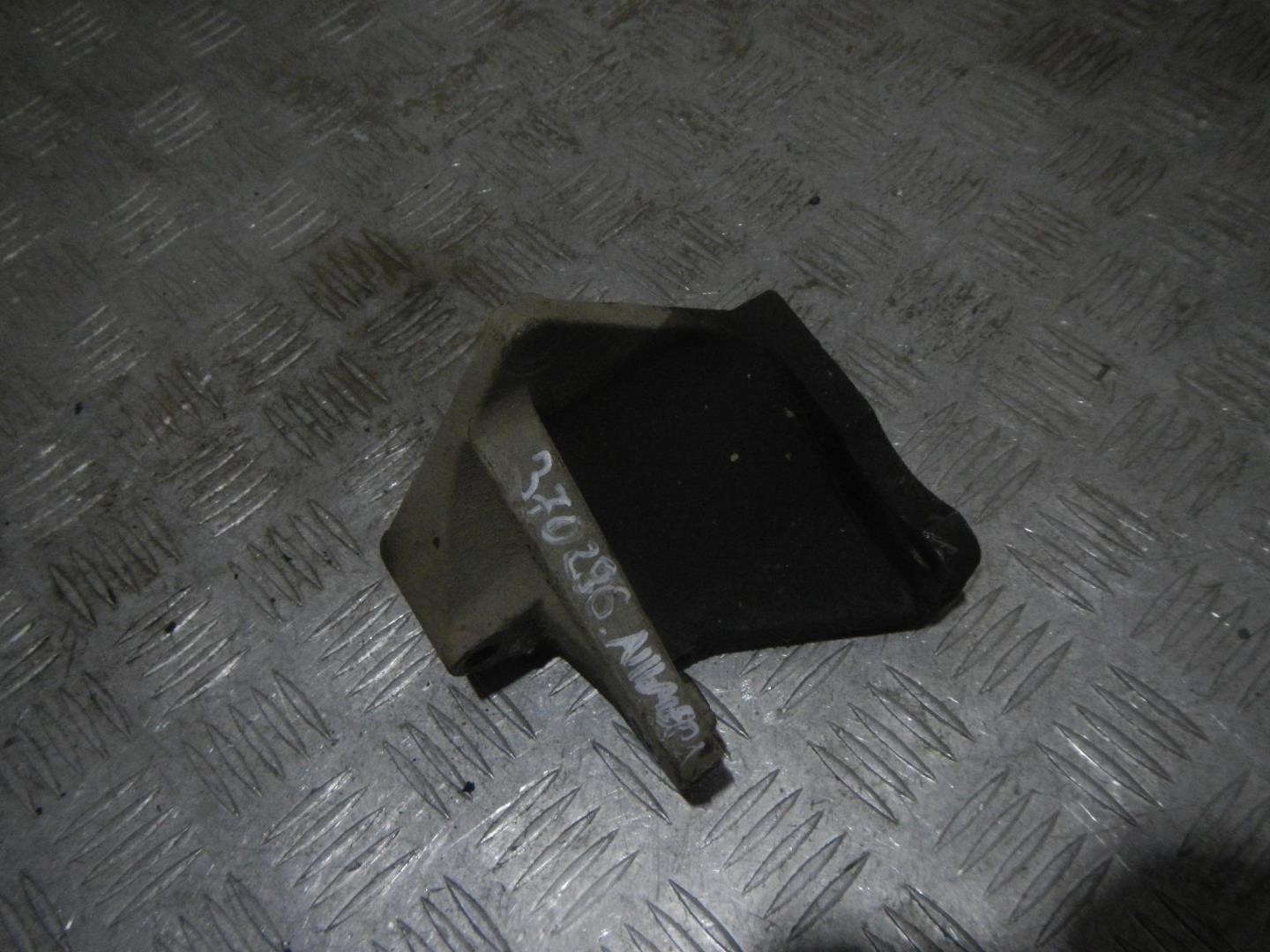 Кронштейн ГУР