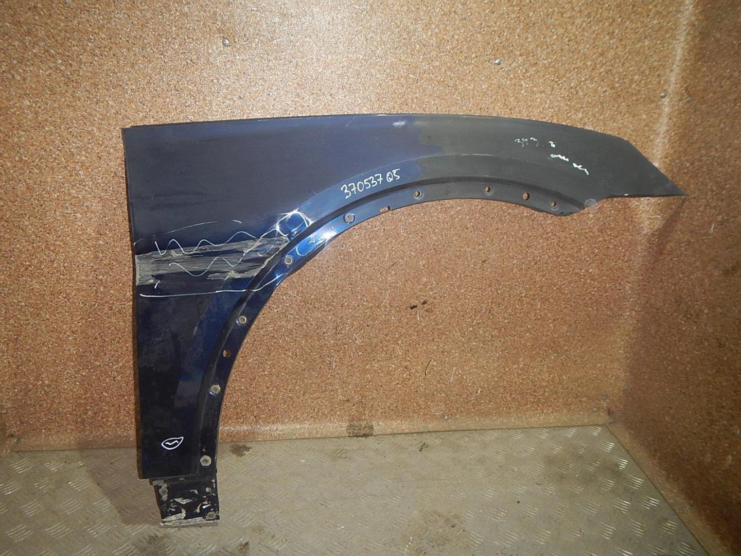 Крыло переднее правое