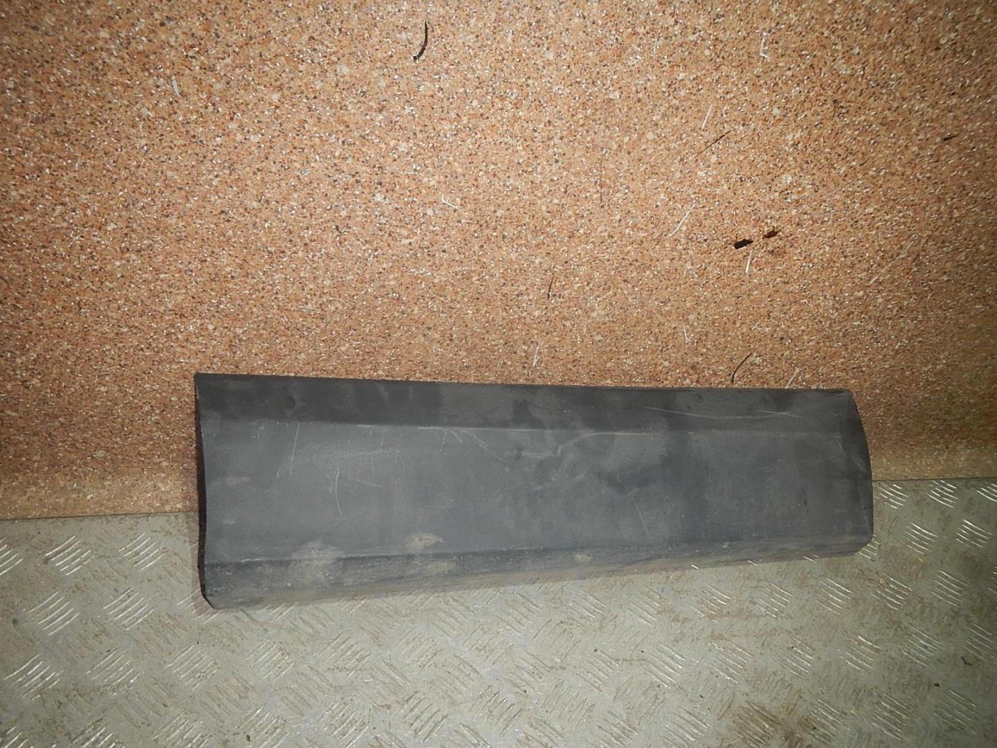 Молдинг задней правой двери