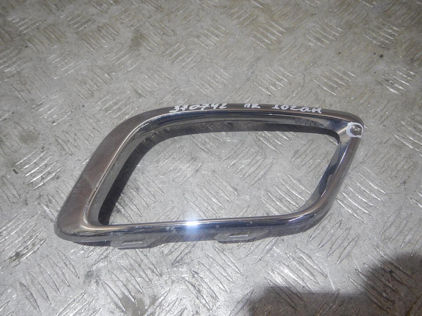 Рамка противотуманной фары правой