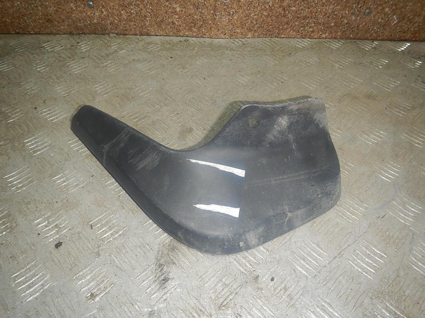 Брызговик задний левый