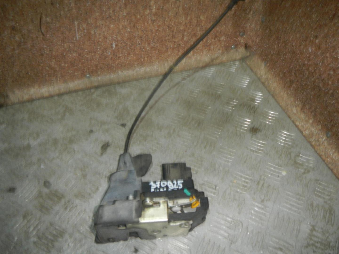 Замок двери задней правой