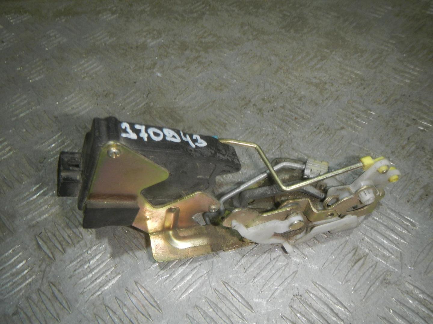 Замок двери задней правой