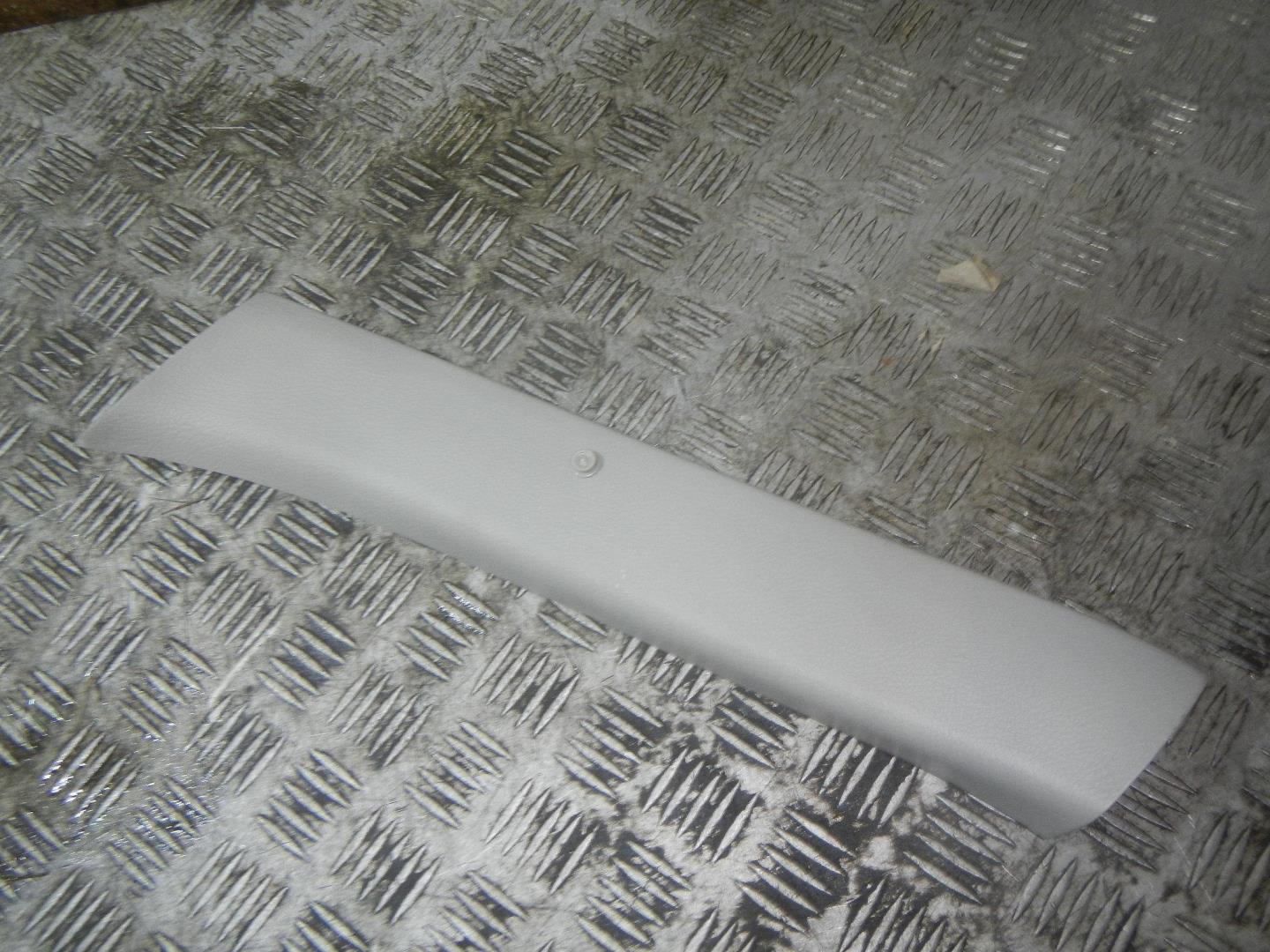 Обшивка двери багажника