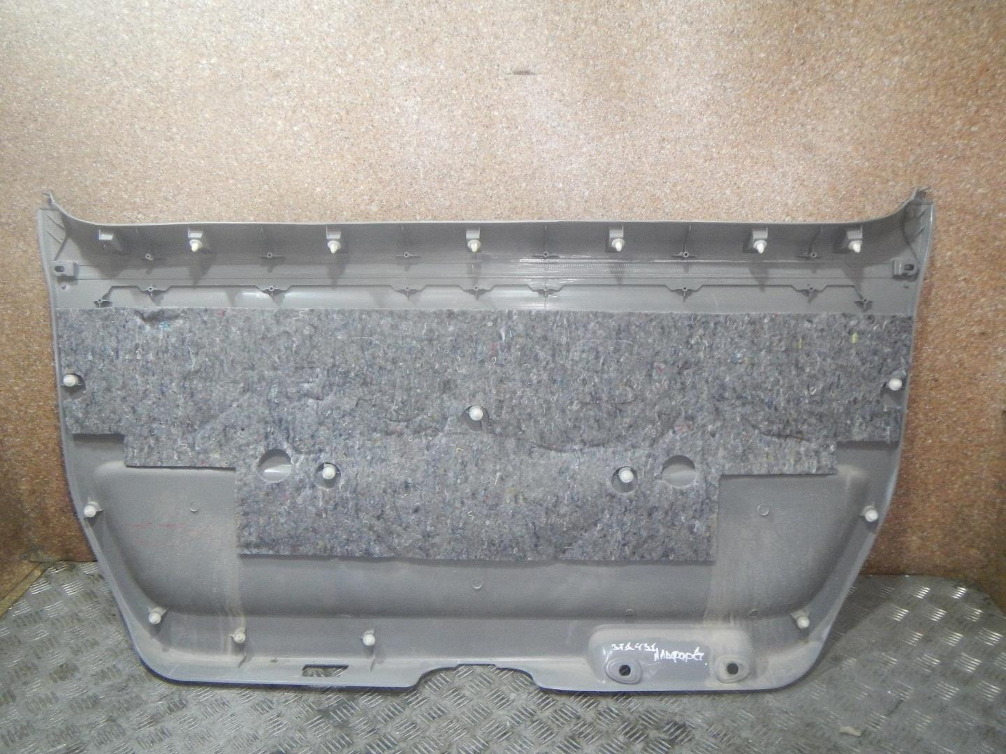 Обшивка двери багажника