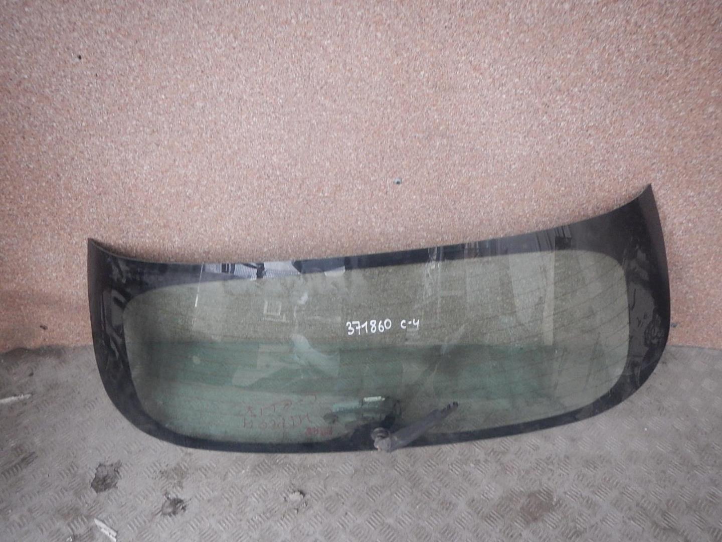 Стекло двери багажника