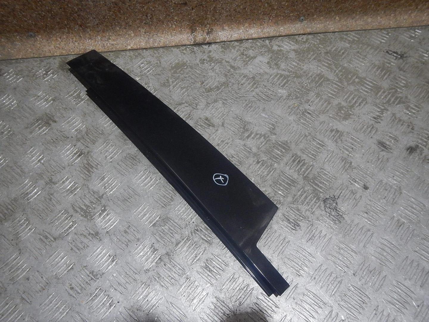 Накладка двери передней левой