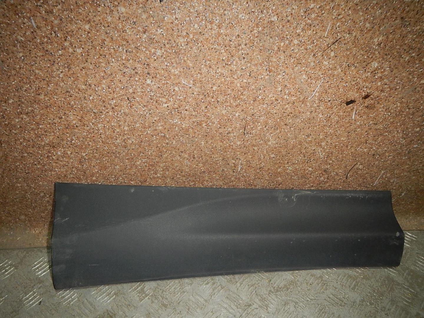 Молдинг задней правой двери