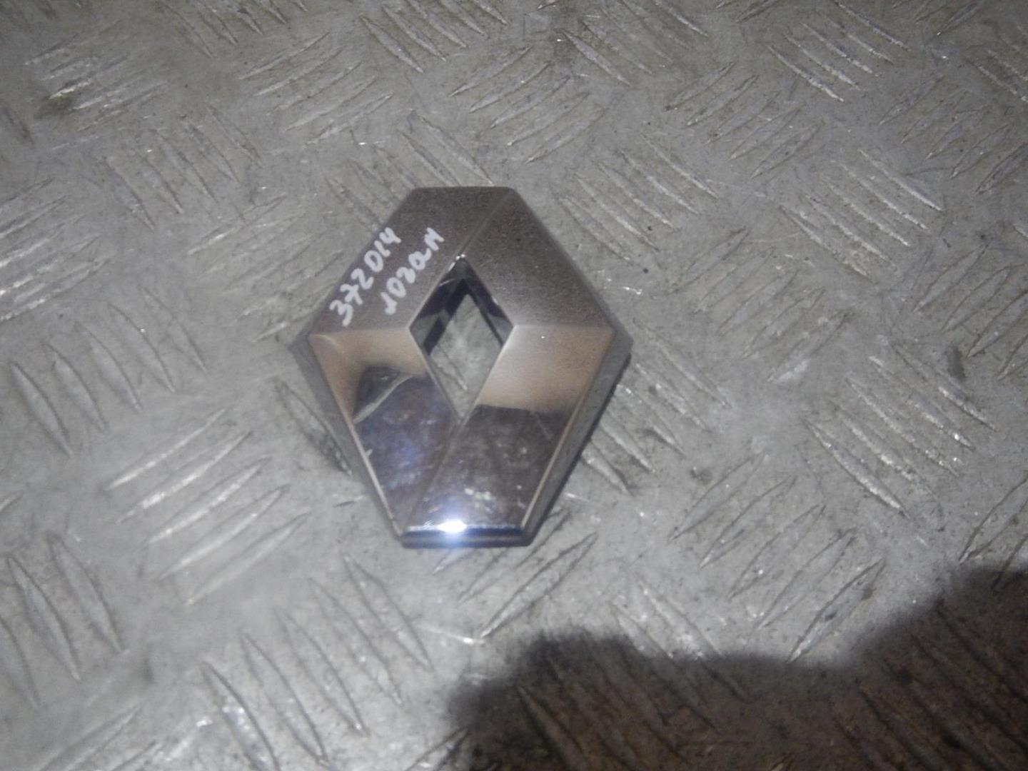 Эмблема на крышку багажника