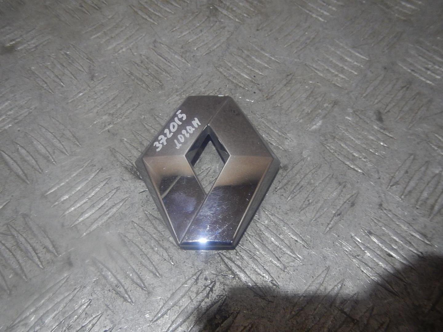 Эмблема на крышку багажника