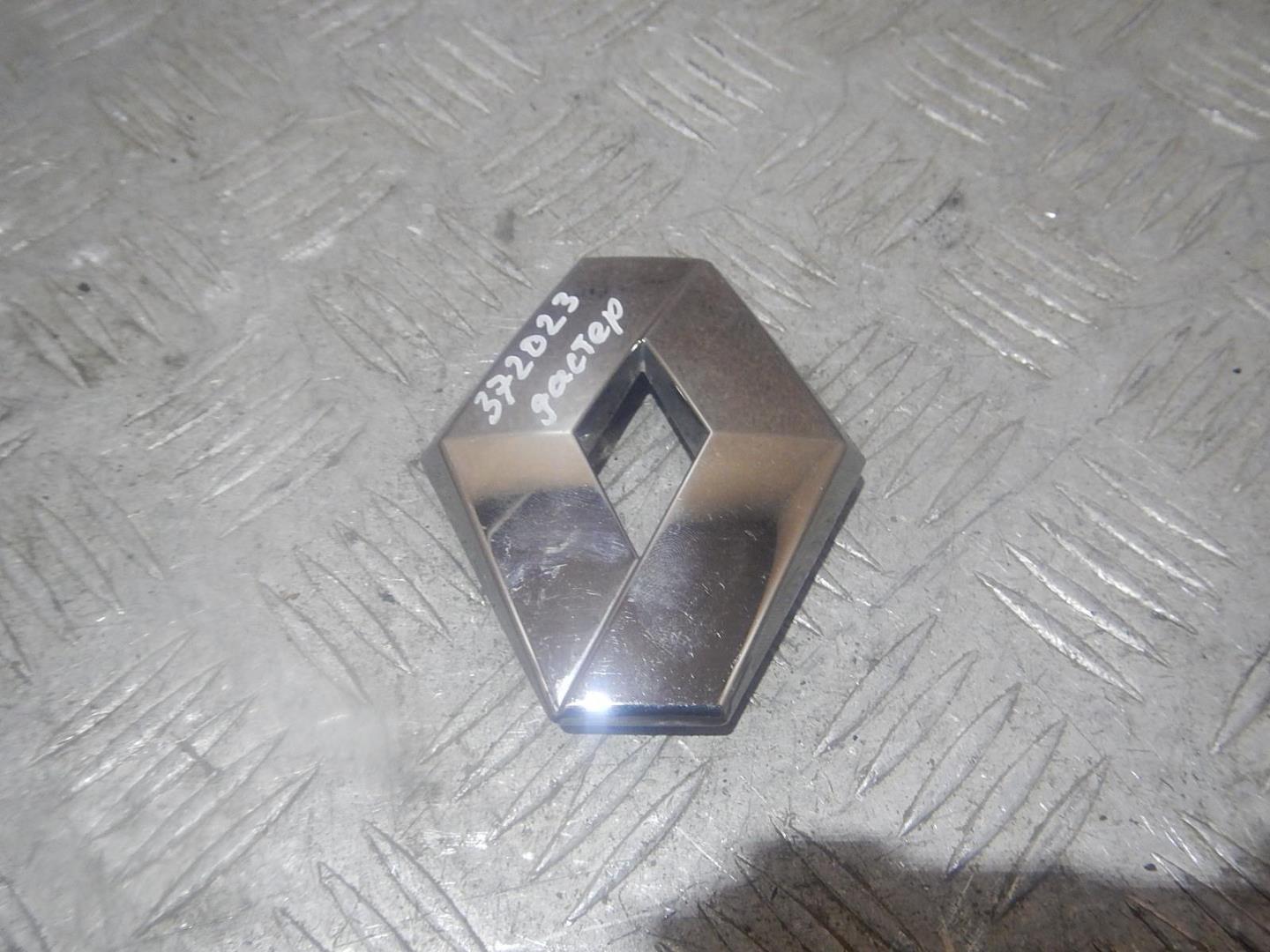 Эмблема на крышку багажника