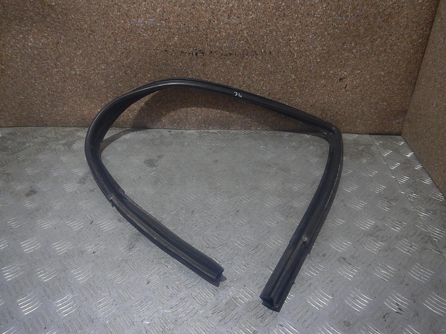 Уплотнитель стекла двери