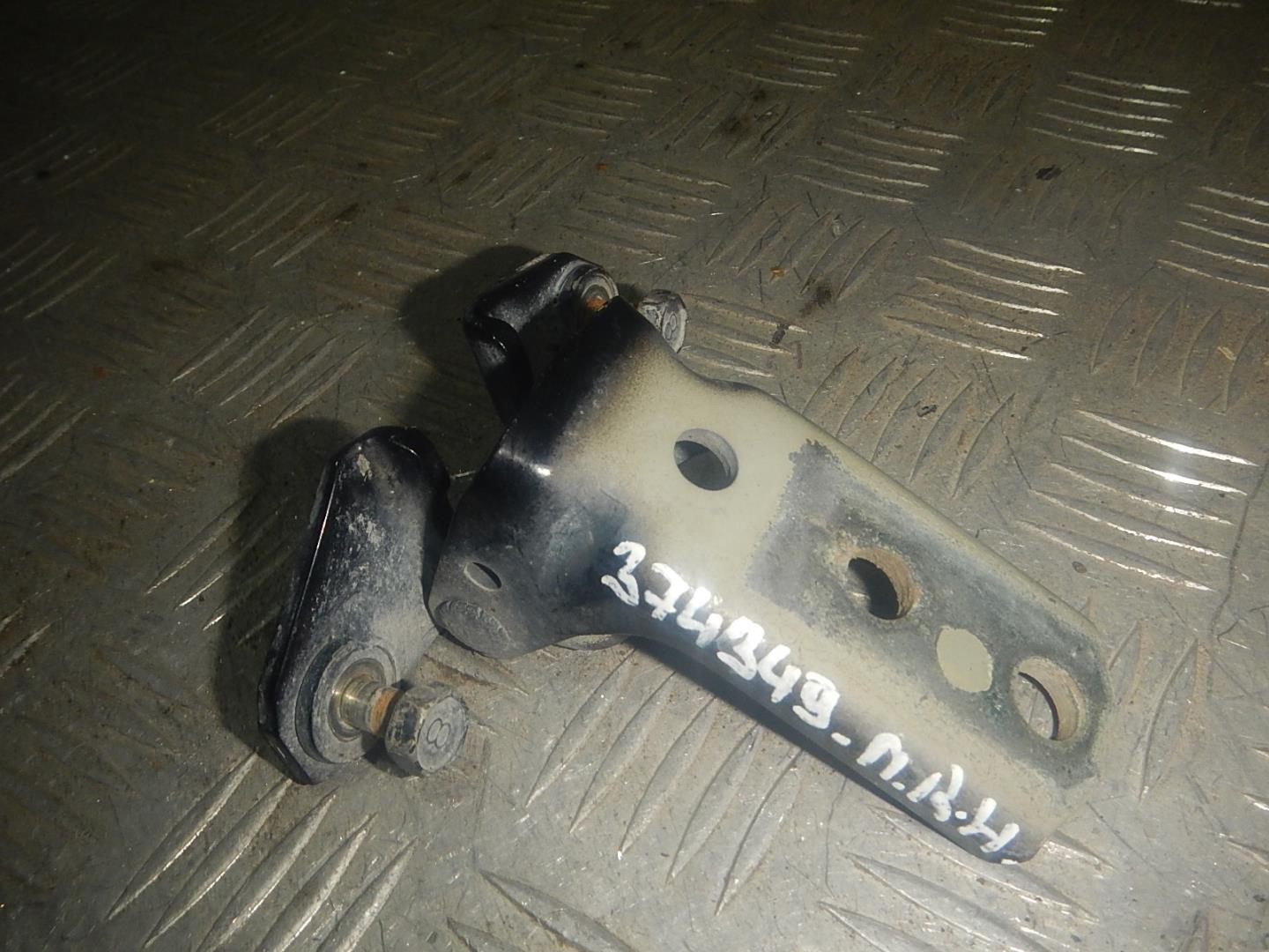 Петля двери передней правой нижняя