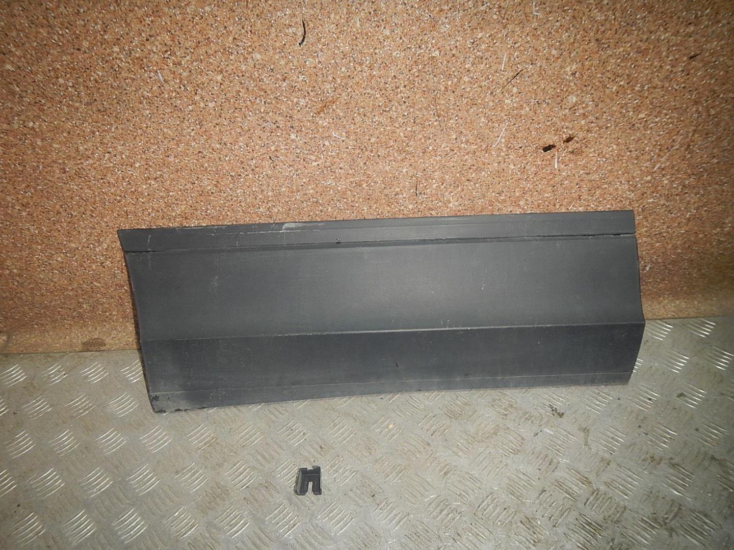 Молдинг задней правой двери