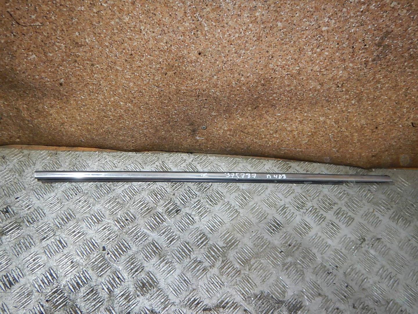 Накладка стекла заднего правого