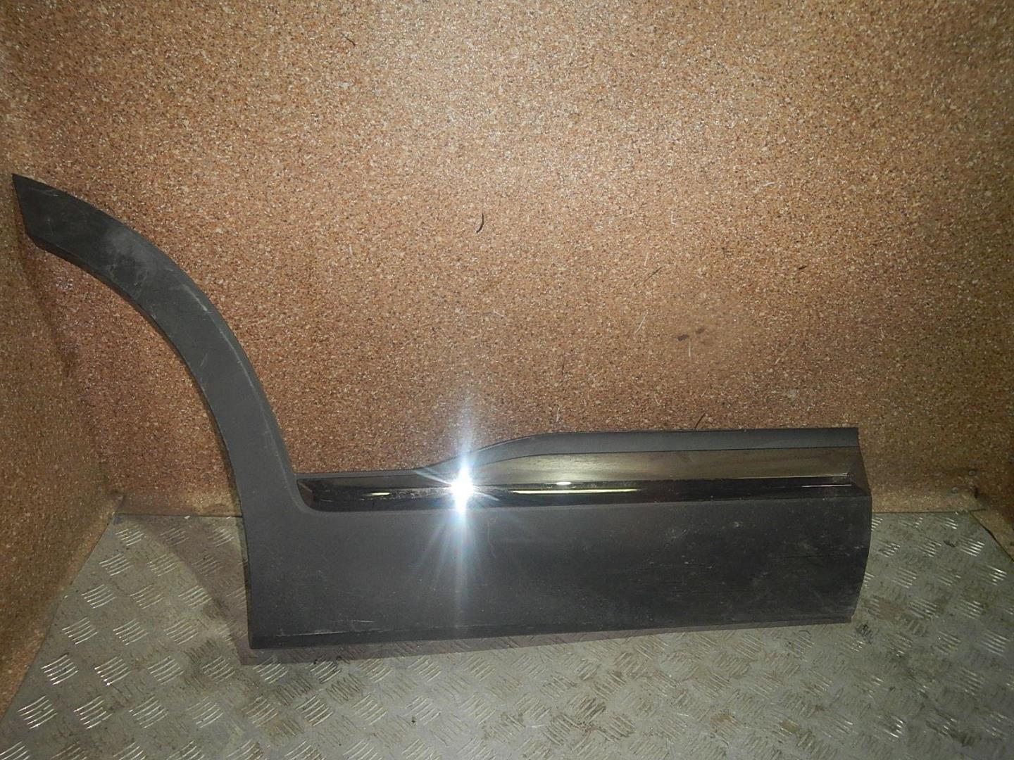 Молдинг задней правой двери