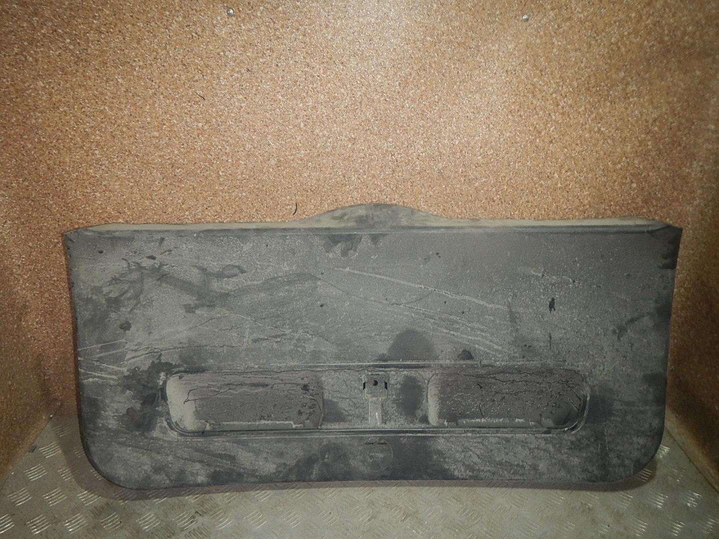 Обшивка двери багажника