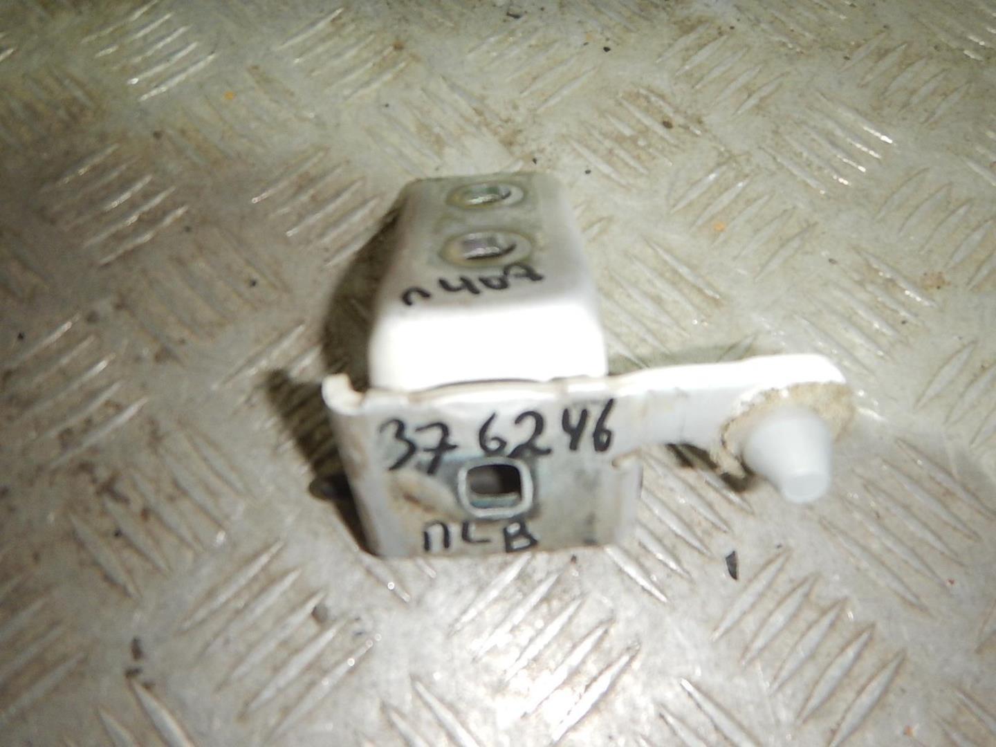 Петля двери передней левой верхняя