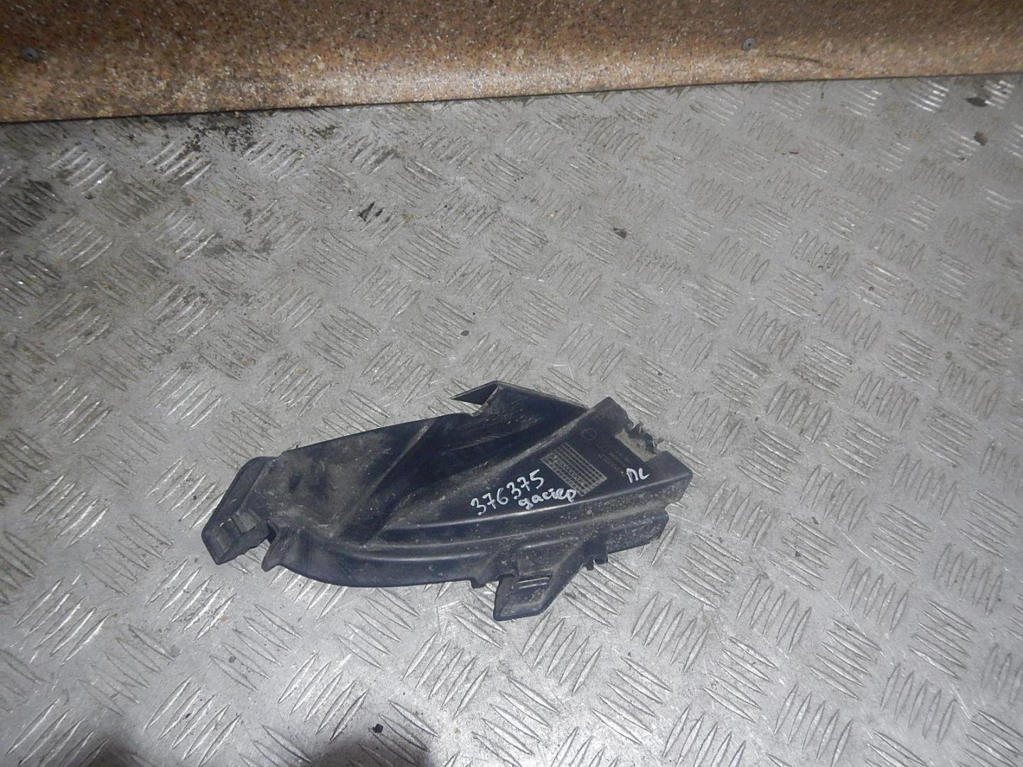 Воздуховод радиатора левый