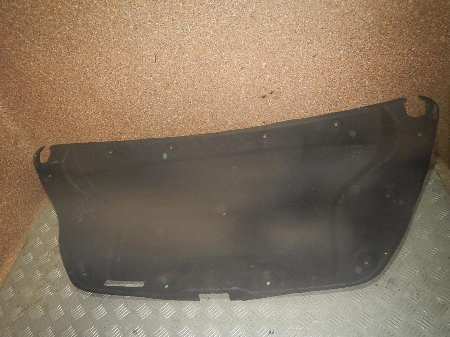 Обшивка крышки багажника