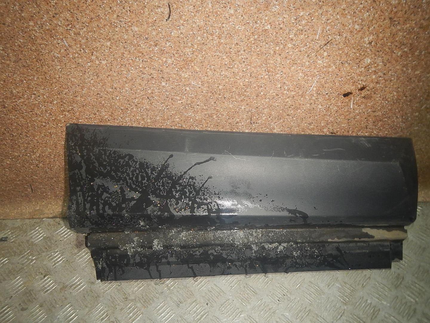 Молдинг задней правой двери