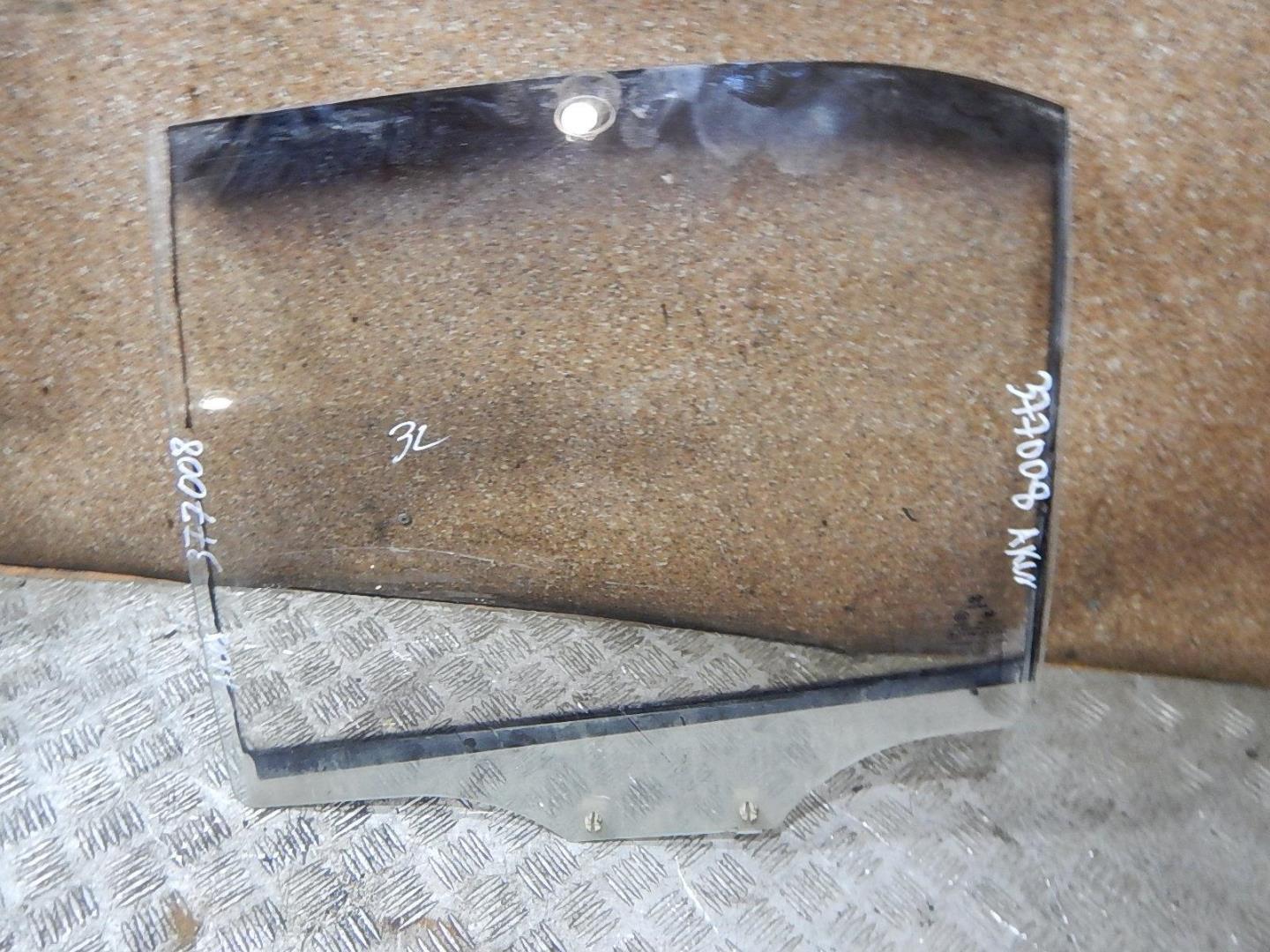 Стекло двери задней левой