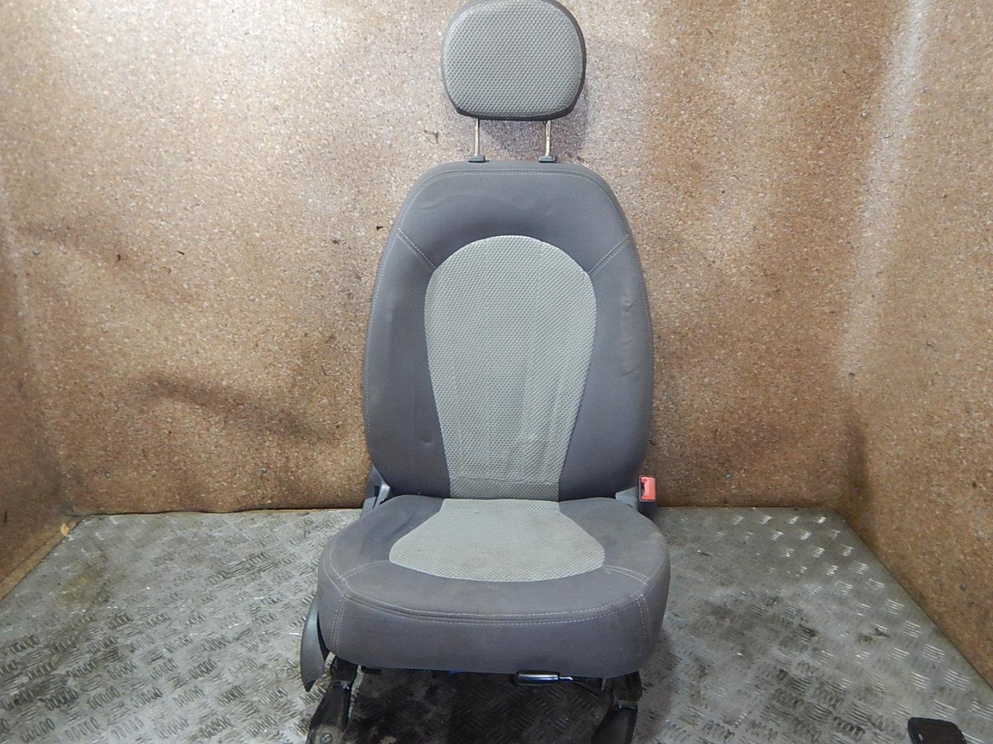 Сиденье переднее правое