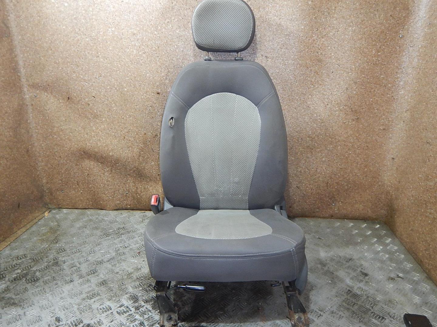 Сиденье переднее левое