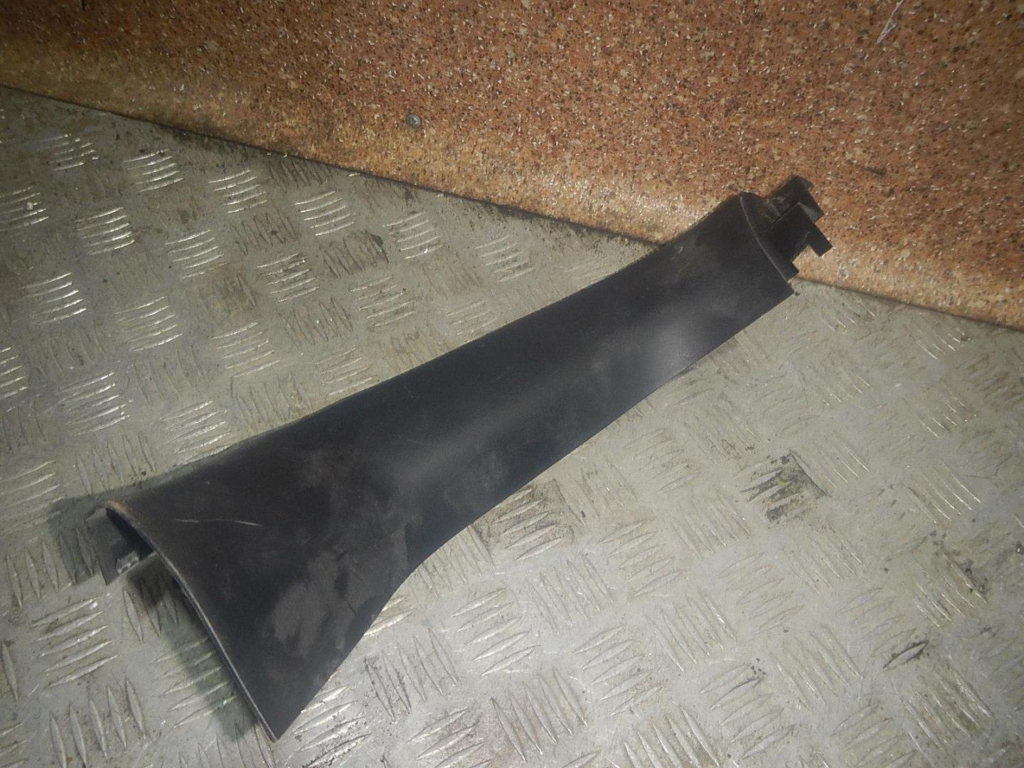 Обшивка двери багажника