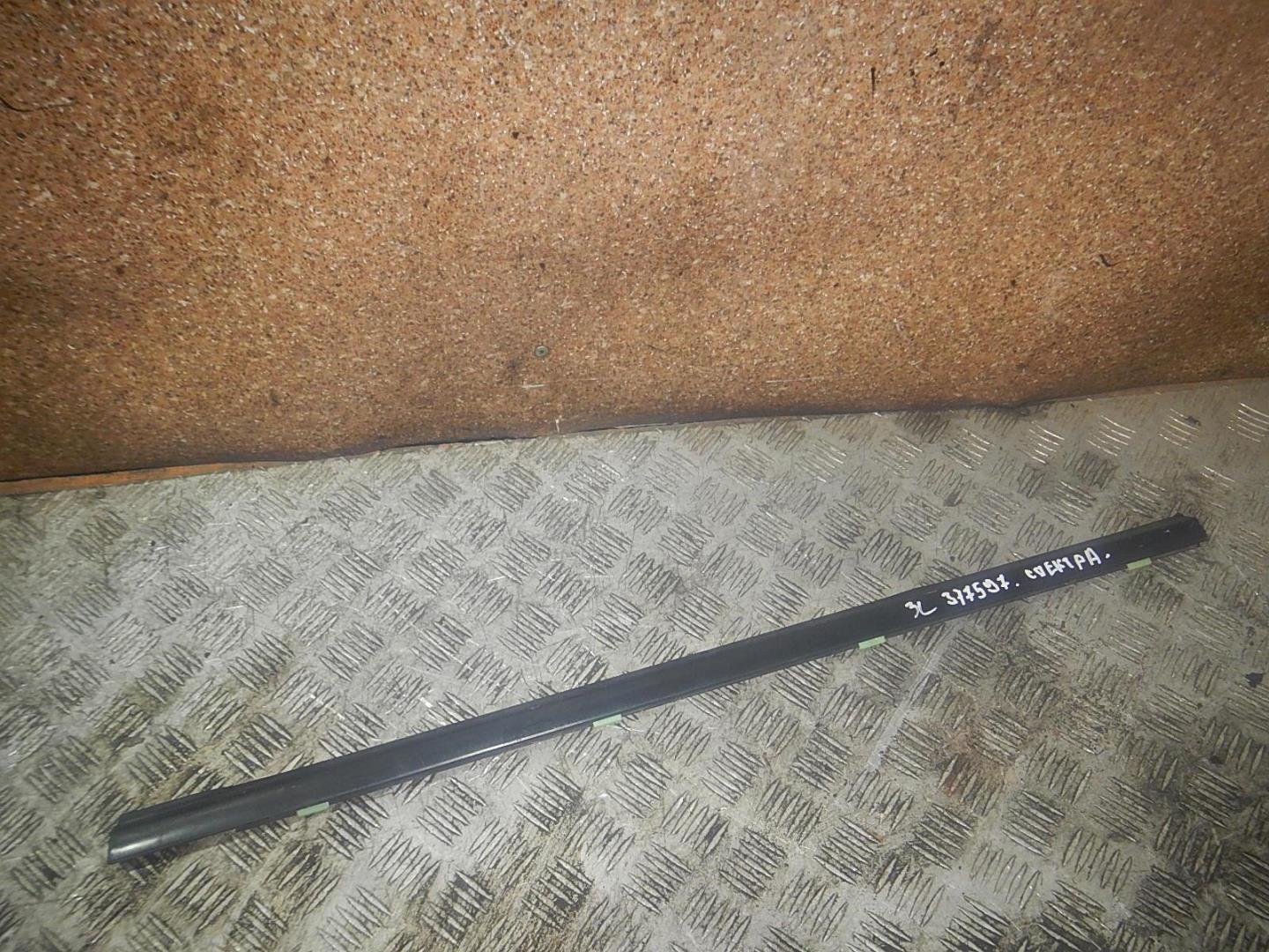 Накладка стекла заднего левого