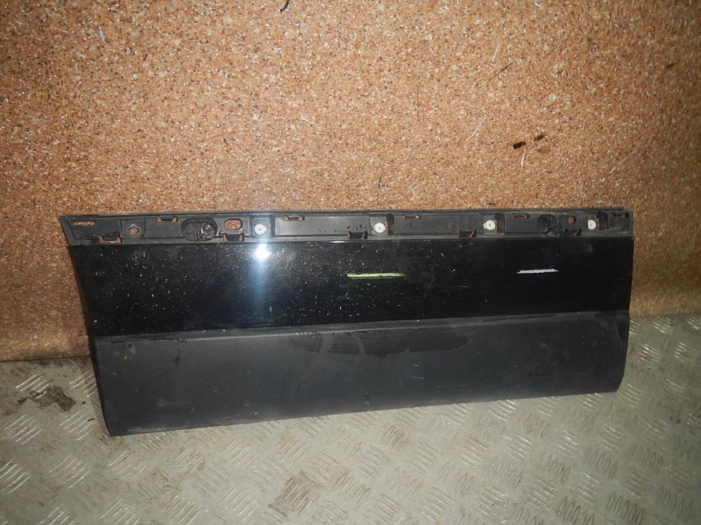 Молдинг задней правой двери