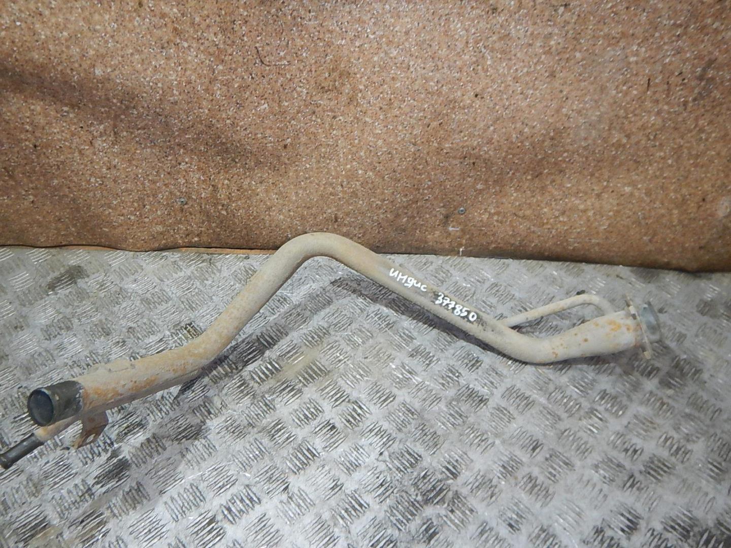 Горловина топливного бака