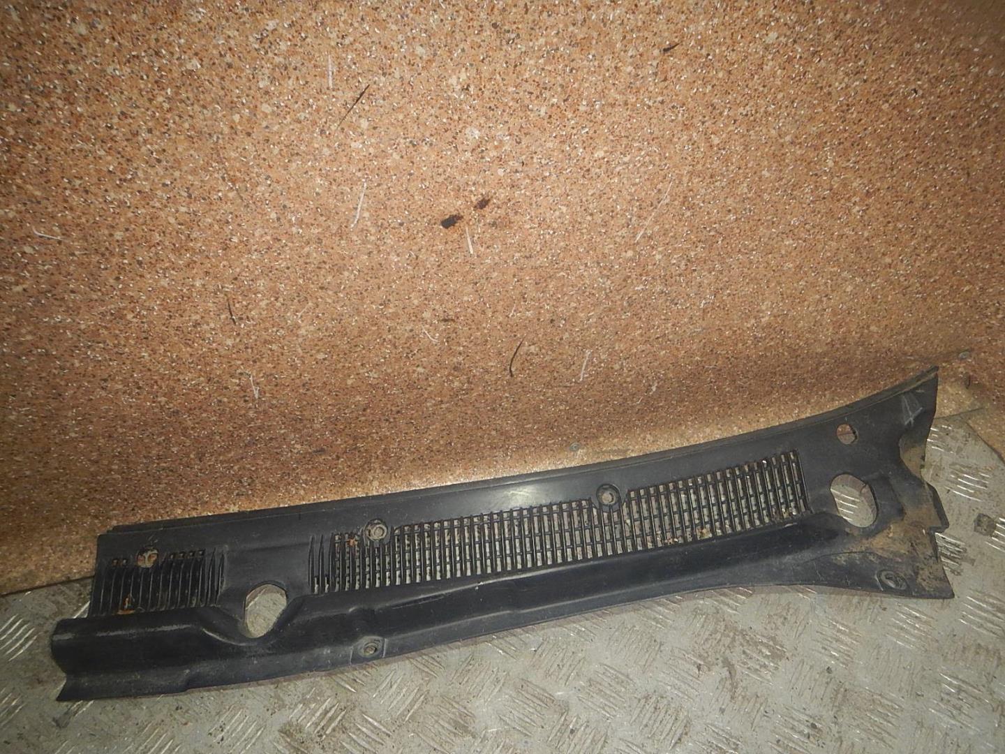 Решетка стеклоочистителей (Жабо)