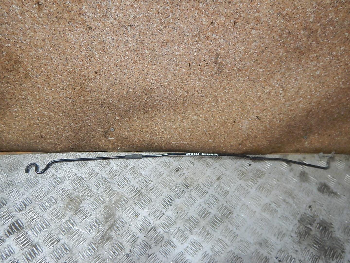 Фиксатор подставки капота