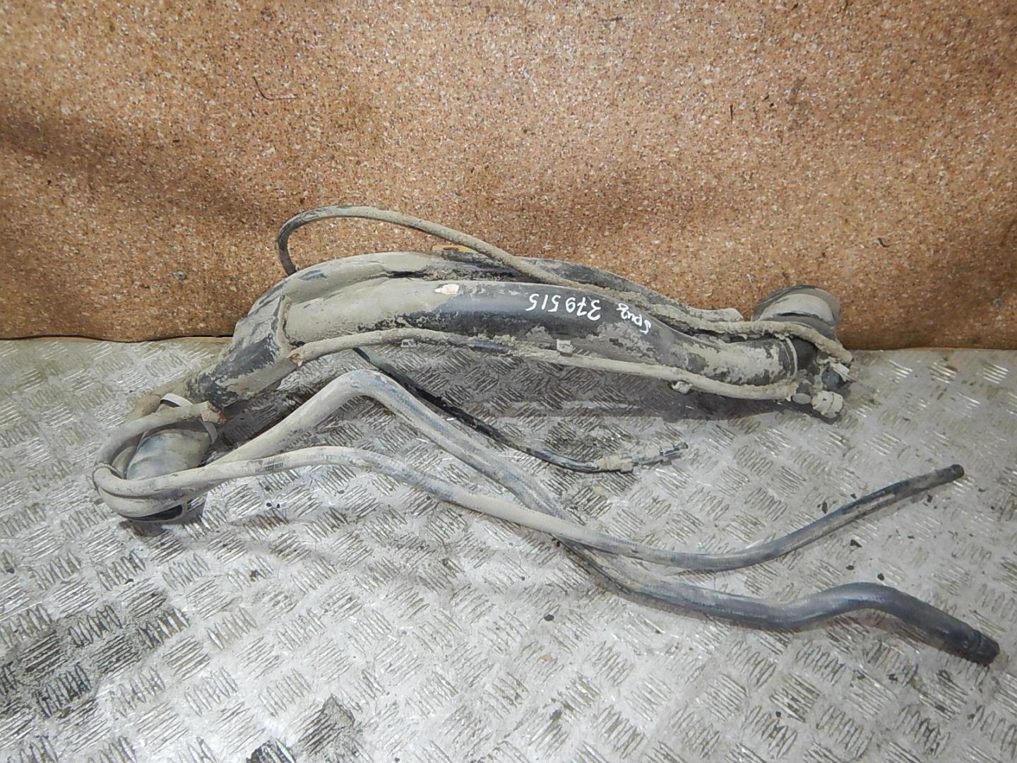 Горловина топливного бака