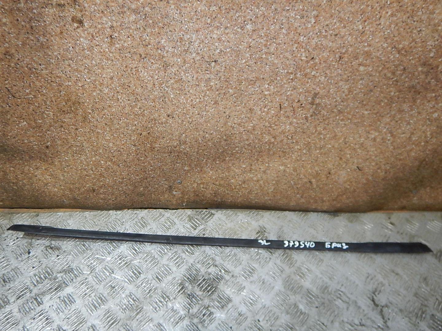 Накладка стекла заднего левого