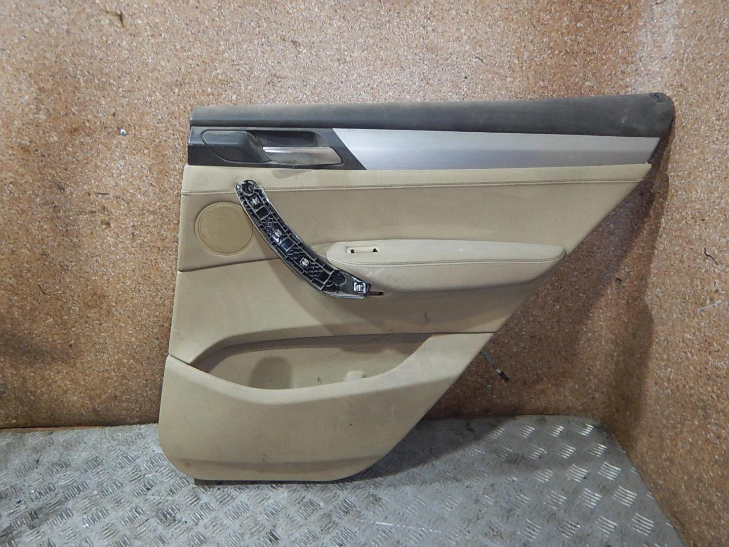 Обшивка двери задней правой