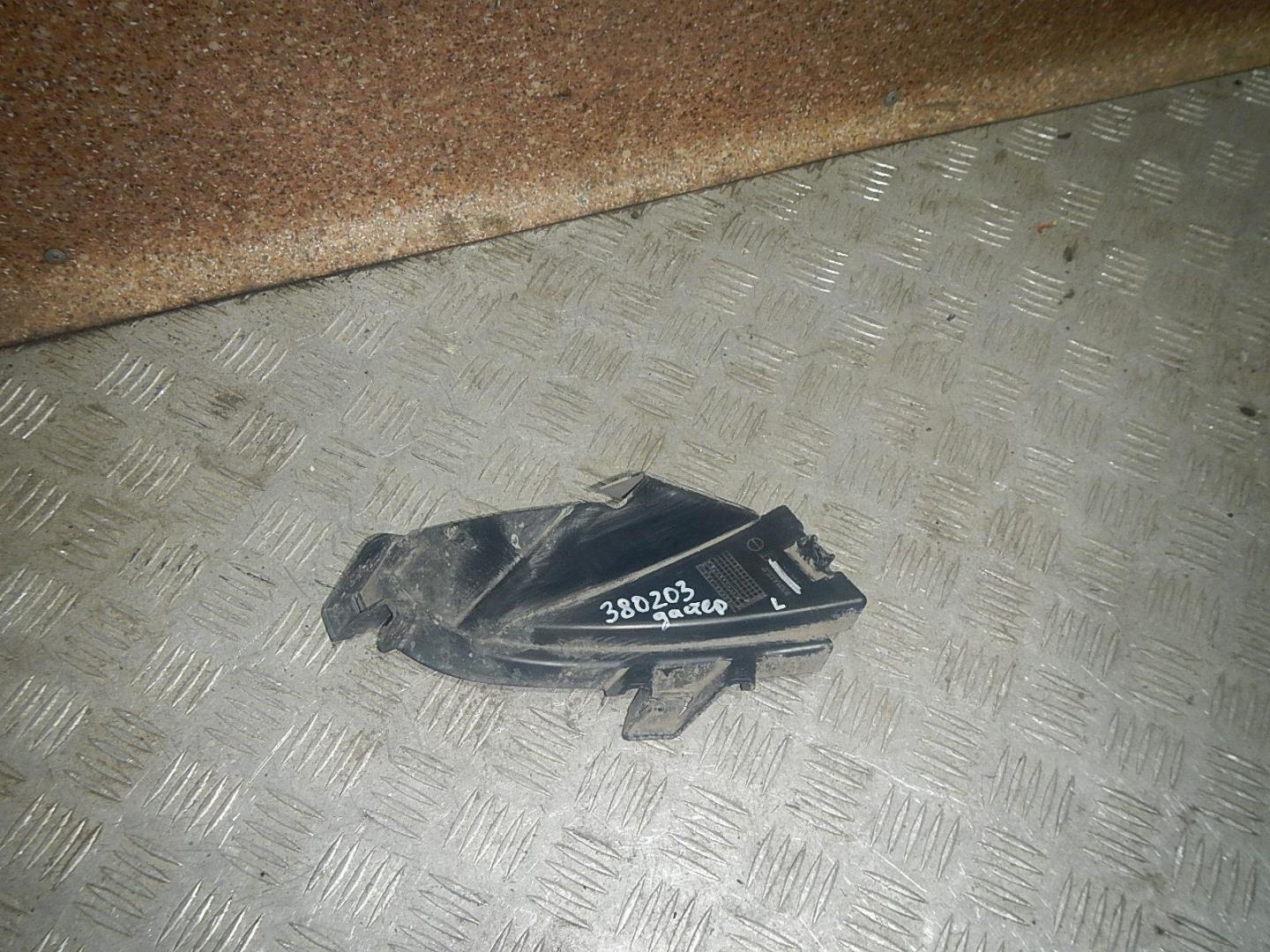 Воздуховод радиатора левый