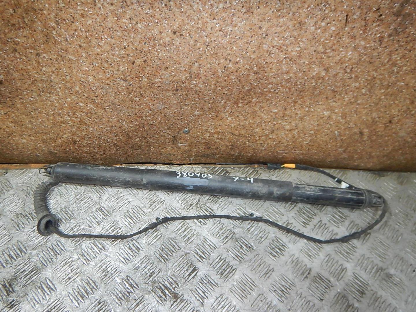 Амортизатор двери багажника