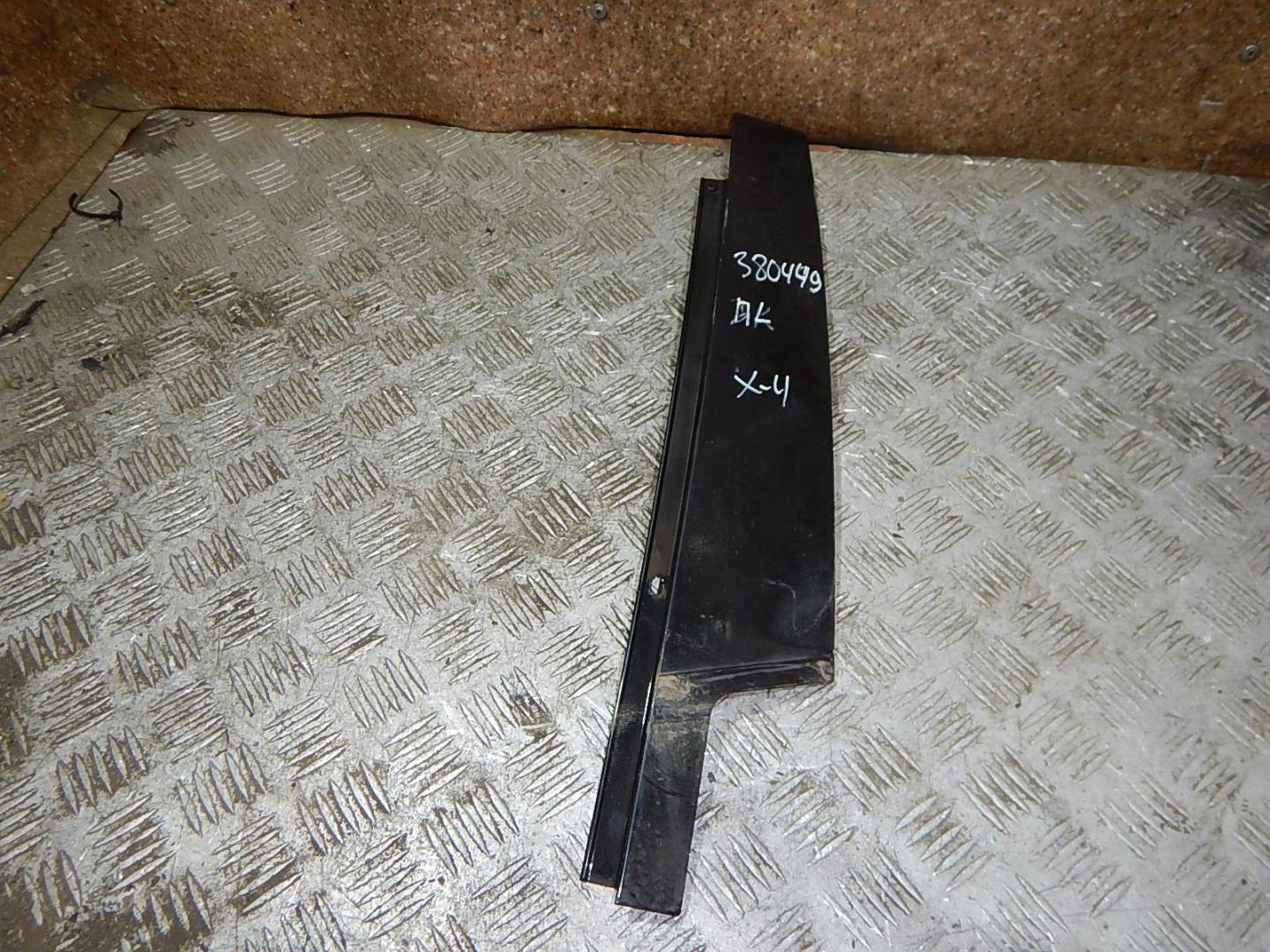 Накладка двери передней левой