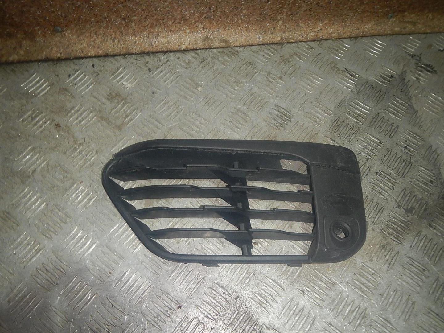 Решетка в бампер левая