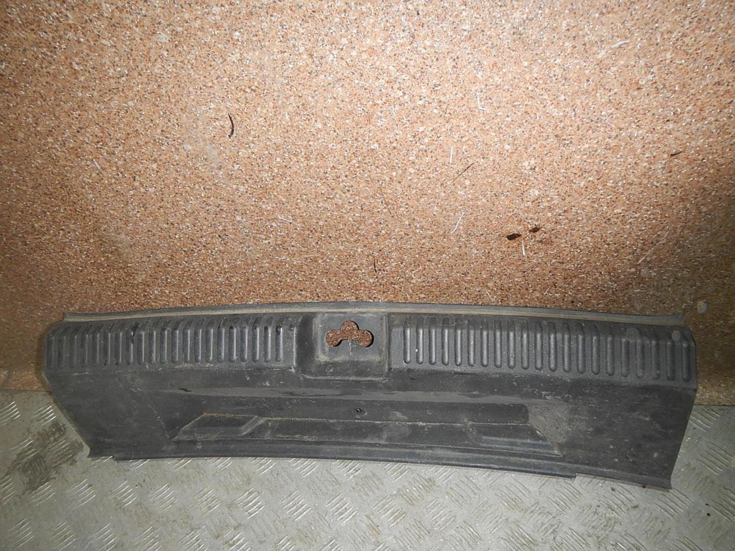 Обшивка багажника