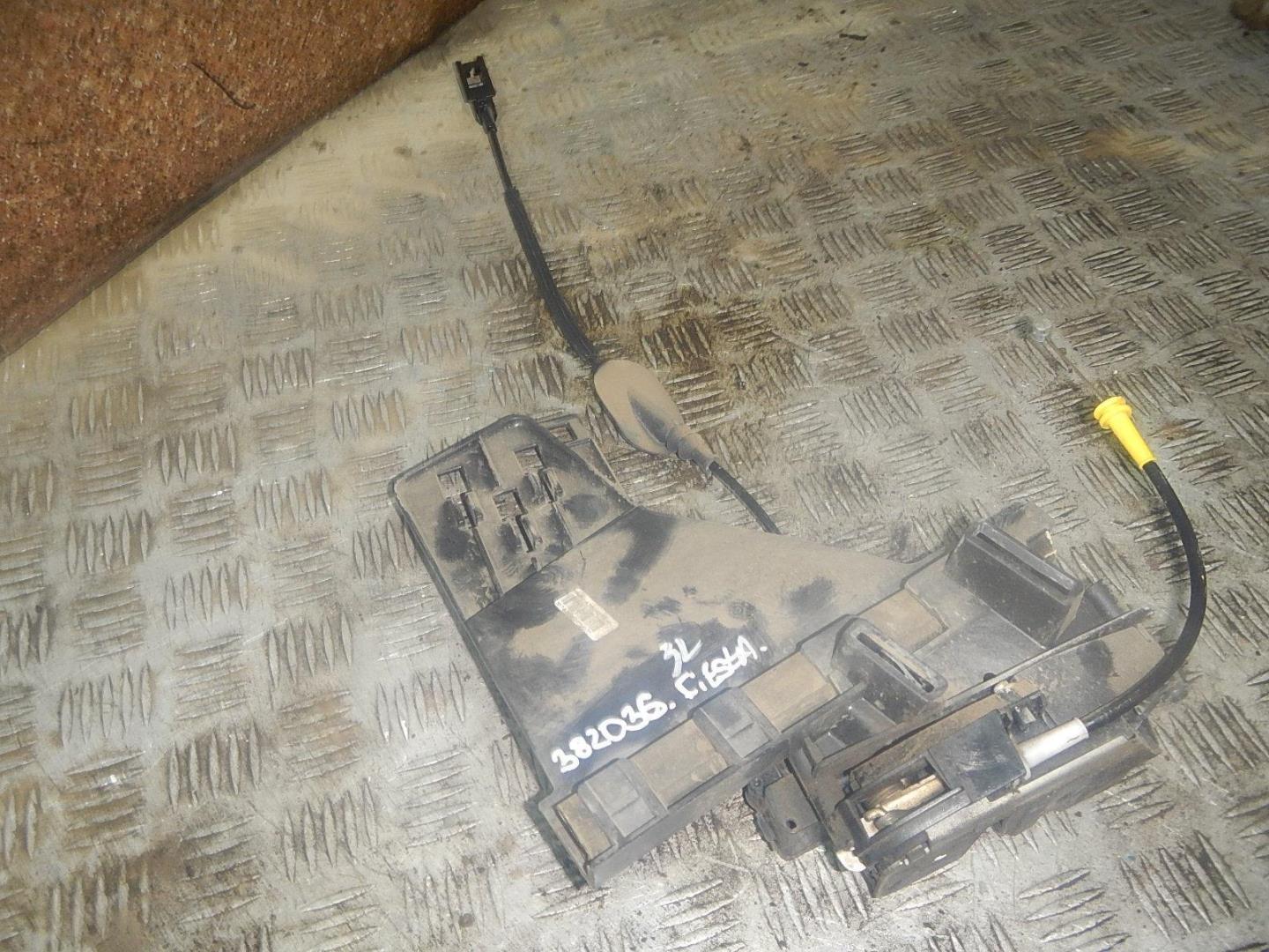 Замок двери задней левой