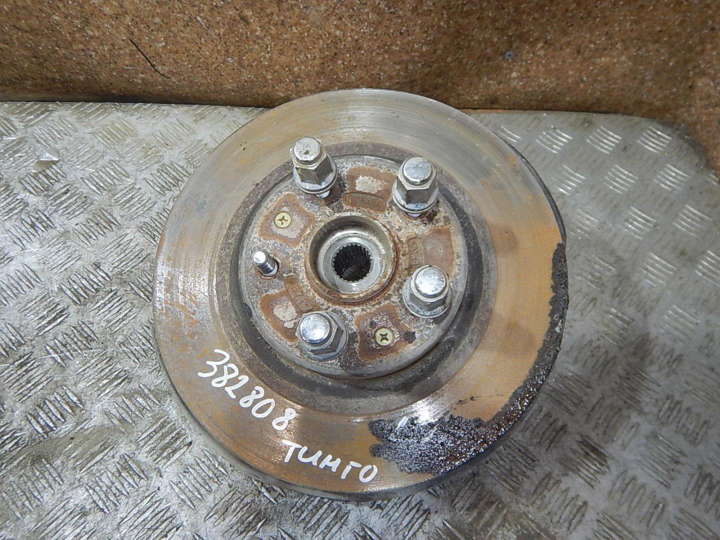 Кулак поворотный передний левый