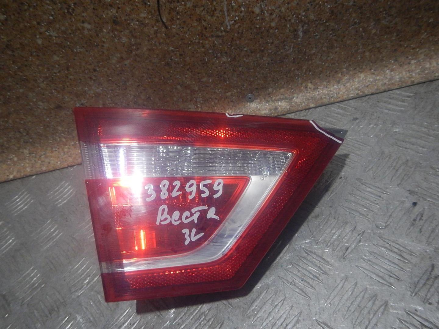 Фонарь задний внутренний левый