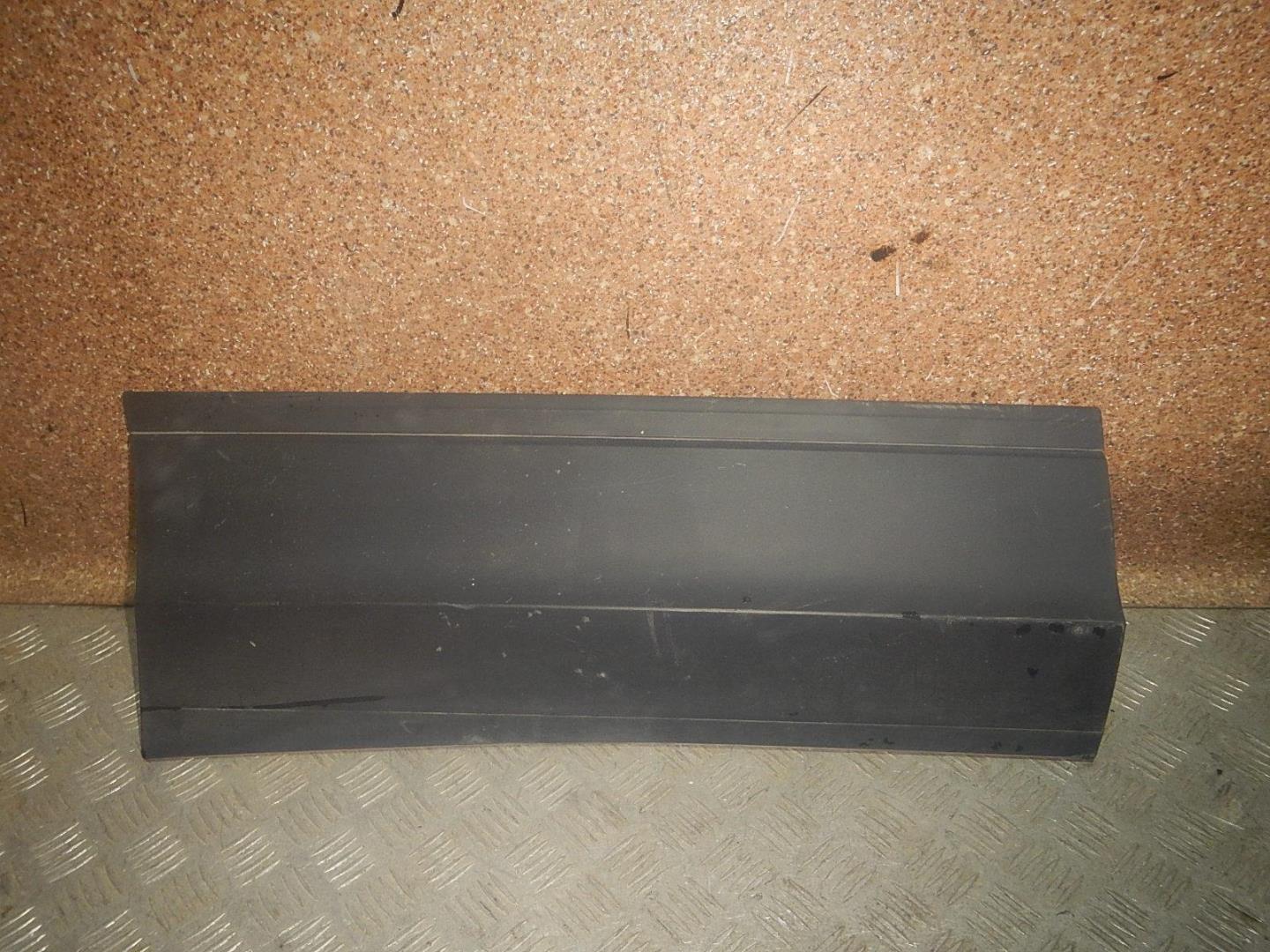 Молдинг задней правой двери