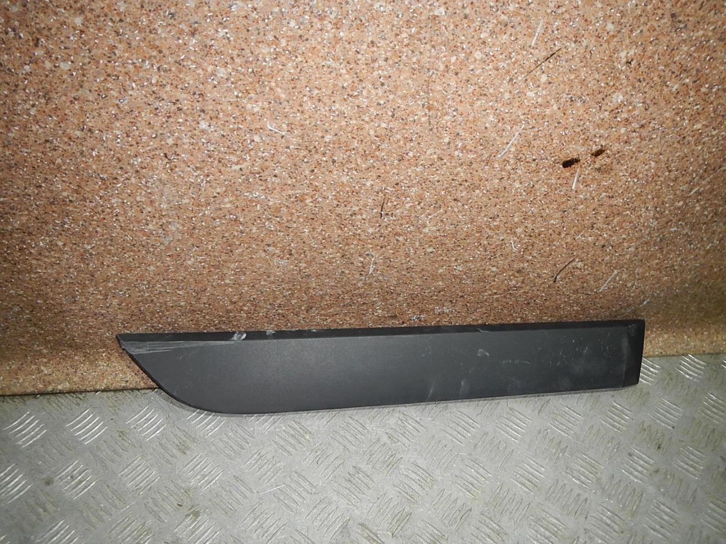 Молдинг задней правой двери