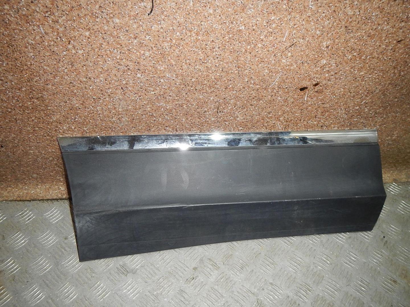 Молдинг задней правой двери