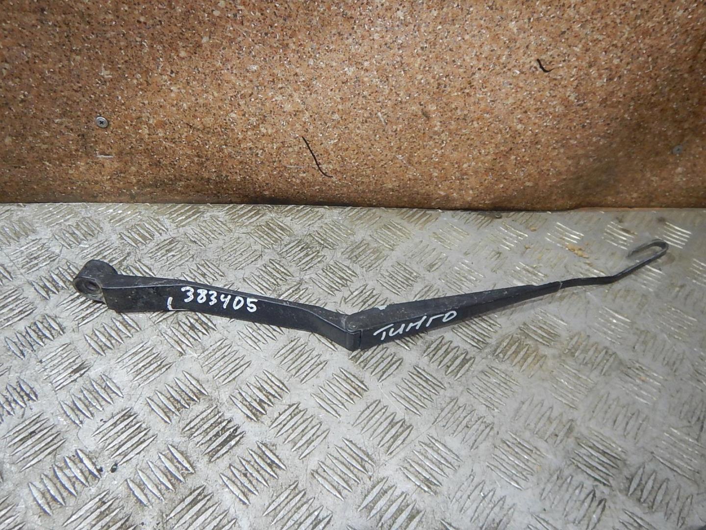 Поводок стеклоочистителя передний левый