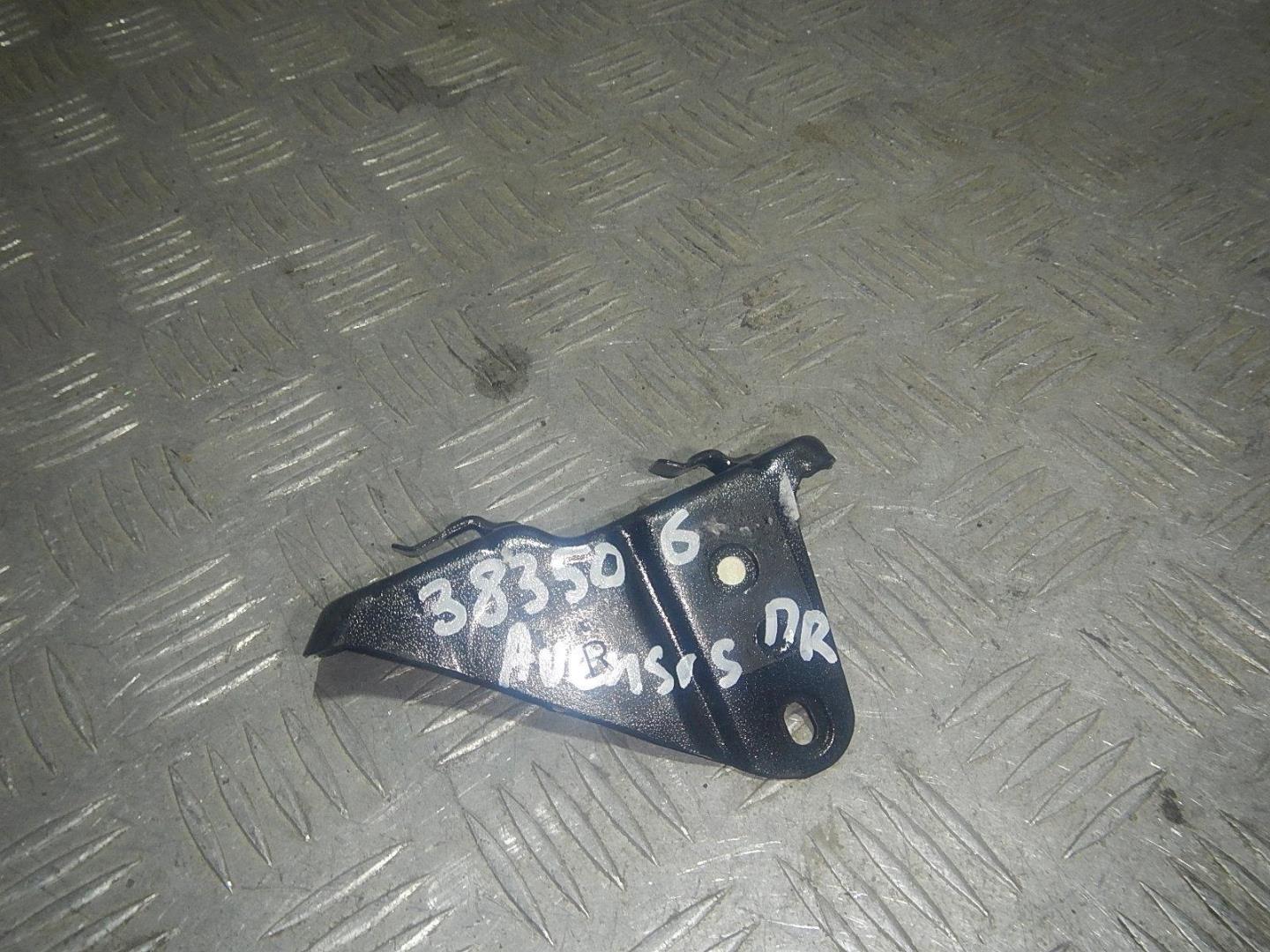 Кронштейн фар правый